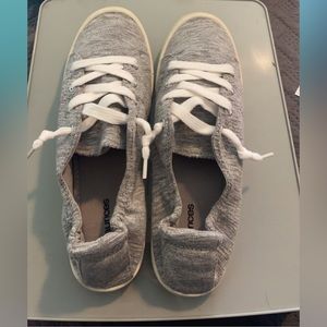 Maurices Size 9 Gray Pull-On Sneakers